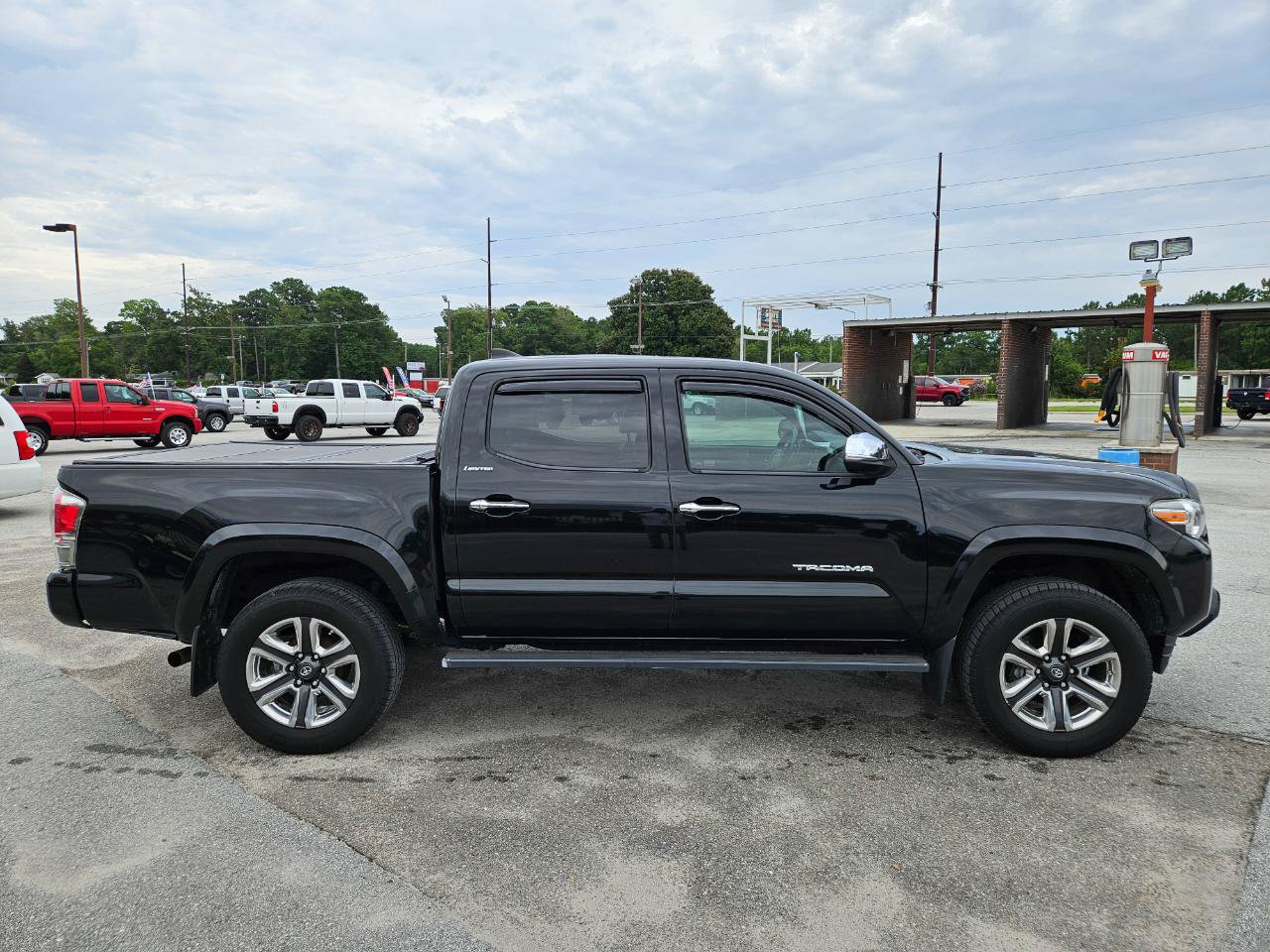 Used 2017 Toyota Tacoma Limited w/ Tow Package AWD/4WD image 7