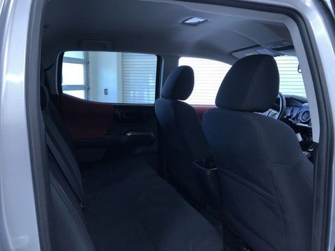 Used 2018 Toyota Tacoma SR5 AWD/4WD image 16