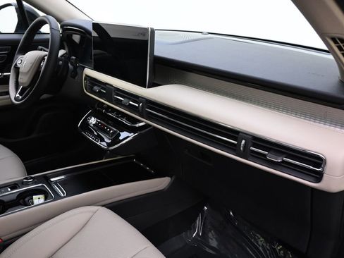 New 2026 Lincoln Corsair Premiere image 15