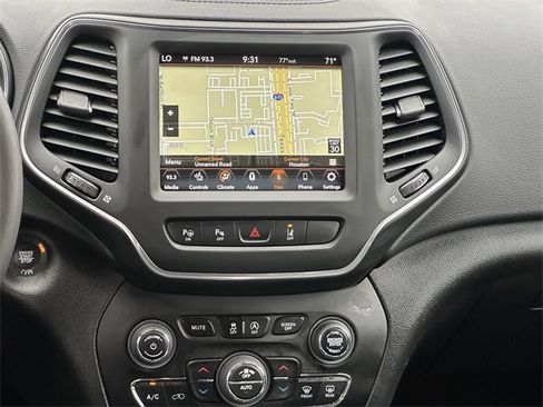 Used 2023 Jeep Cherokee Altitude Lux image 15