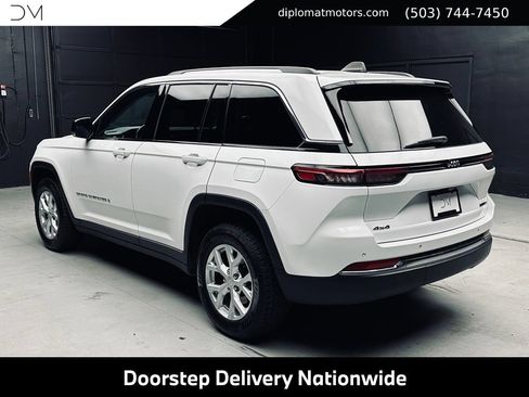Used 2023 Jeep Grand Cherokee Limited AWD/4WD image 4