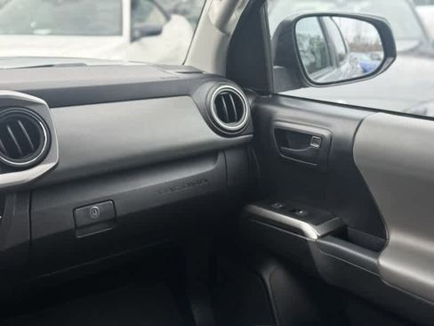 Used 2020 Toyota Tacoma SR5 image 22