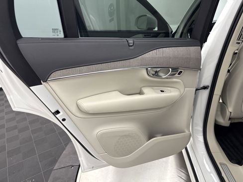 Used 2022 Volvo XC90 T8 Inscription AWD/4WD image 24