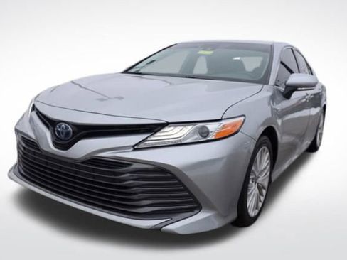 Used 2020 Toyota Camry XLE image 8