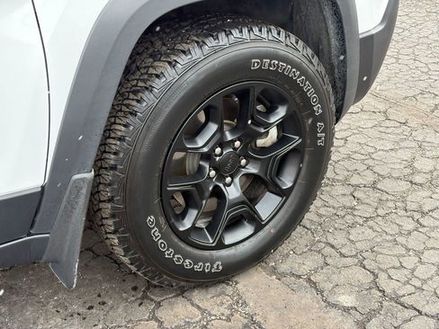 Used 2022 Jeep Cherokee Trailhawk w/ Sun, Sound & Nav Group image 9