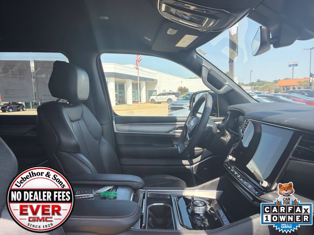 Used 2025 Jeep Wagoneer L Series II w/ 8-pass Seating Package AWD/4WD image 2