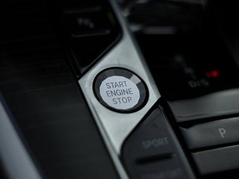 Used 2023 BMW X7 xDrive40i w/ Executive Package image 40