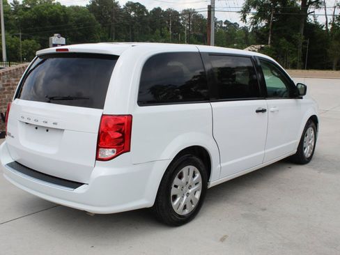 Used 2020 Dodge Grand Caravan SE FWD image 24