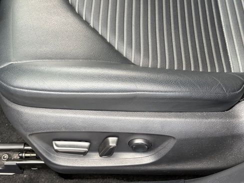 Used 2021 Toyota Camry SE w/ Carpet Mat Package (TMS) FWD image 5