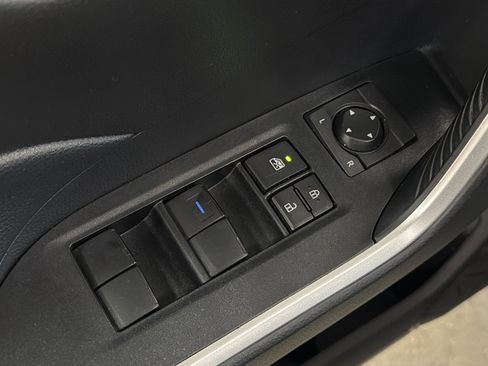 Used 2021 Toyota RAV4 LE image 23