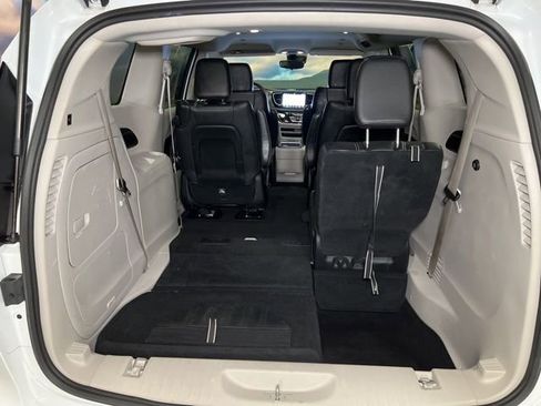 Used 2024 Chrysler Pacifica Limited FWD image 58