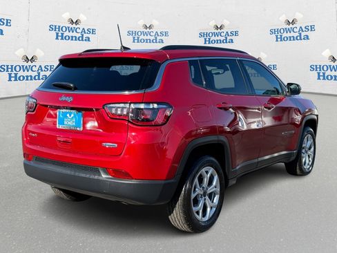 Used 2025 Jeep Compass Latitude image 8