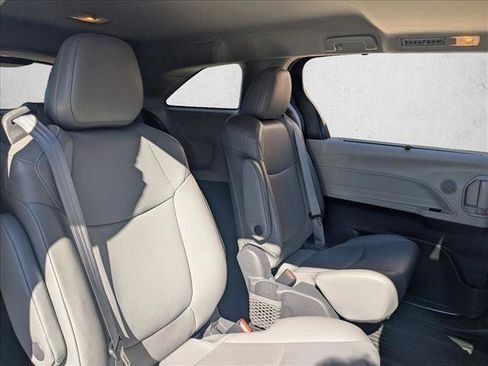 Used 2021 Toyota Sienna XLE image 24