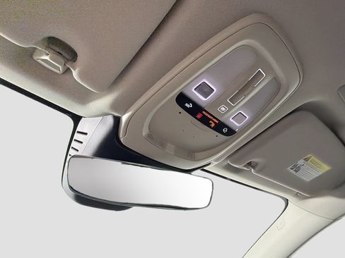 Certified 2025 Volvo XC60 B5 Core AWD/4WD image 19