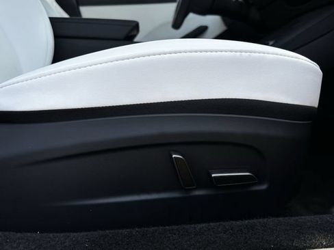 Used 2025 Tesla Model 3 Long Range RWD image 27