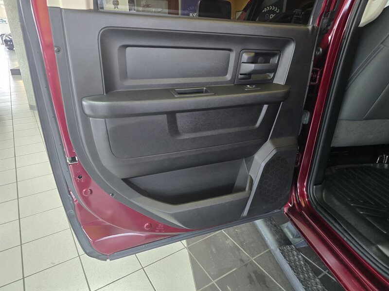 Used 2017 RAM 1500 Express RWD image 10