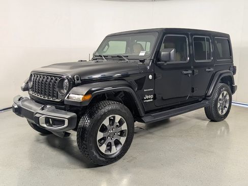 Used 2021 Jeep Wrangler Unlimited Sahara AWD/4WD image 3