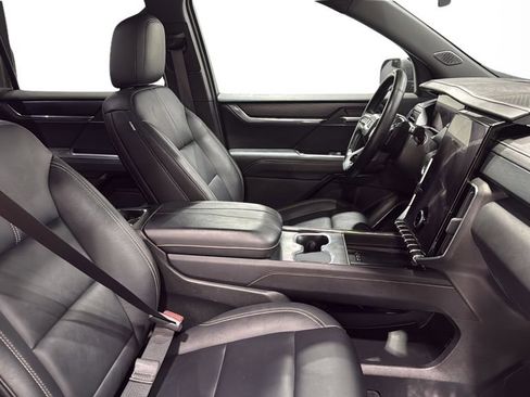 Used 2024 GMC Acadia Elevation AWD/4WD image 11