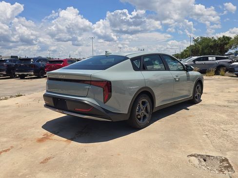 New 2026 Kia K4 FWD image 8