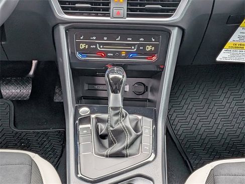 New 2026 Volkswagen Taos SE image 20