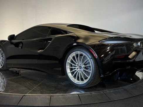 Used 2025 McLaren Artura RWD image 3