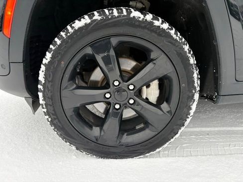 Used 2023 Jeep Grand Cherokee Limited w/ Luxury Tech Group II image 13