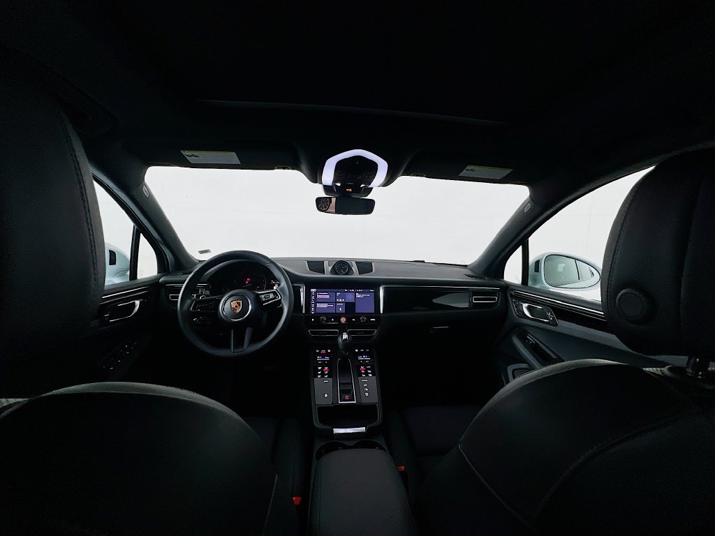 Certified 2026 Porsche Macan AWD/4WD image 35