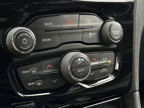 Used 2020 Chrysler 300 S image 16