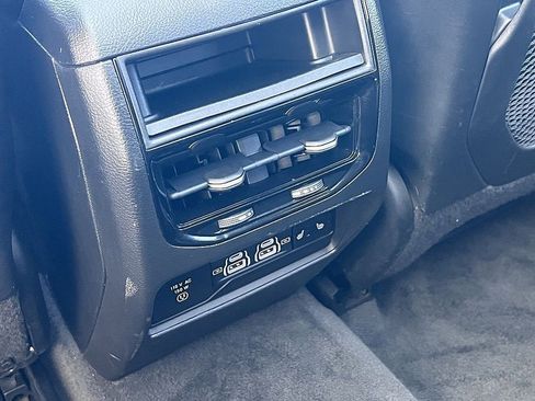 Used 2022 Jeep Grand Cherokee Limited AWD/4WD image 12