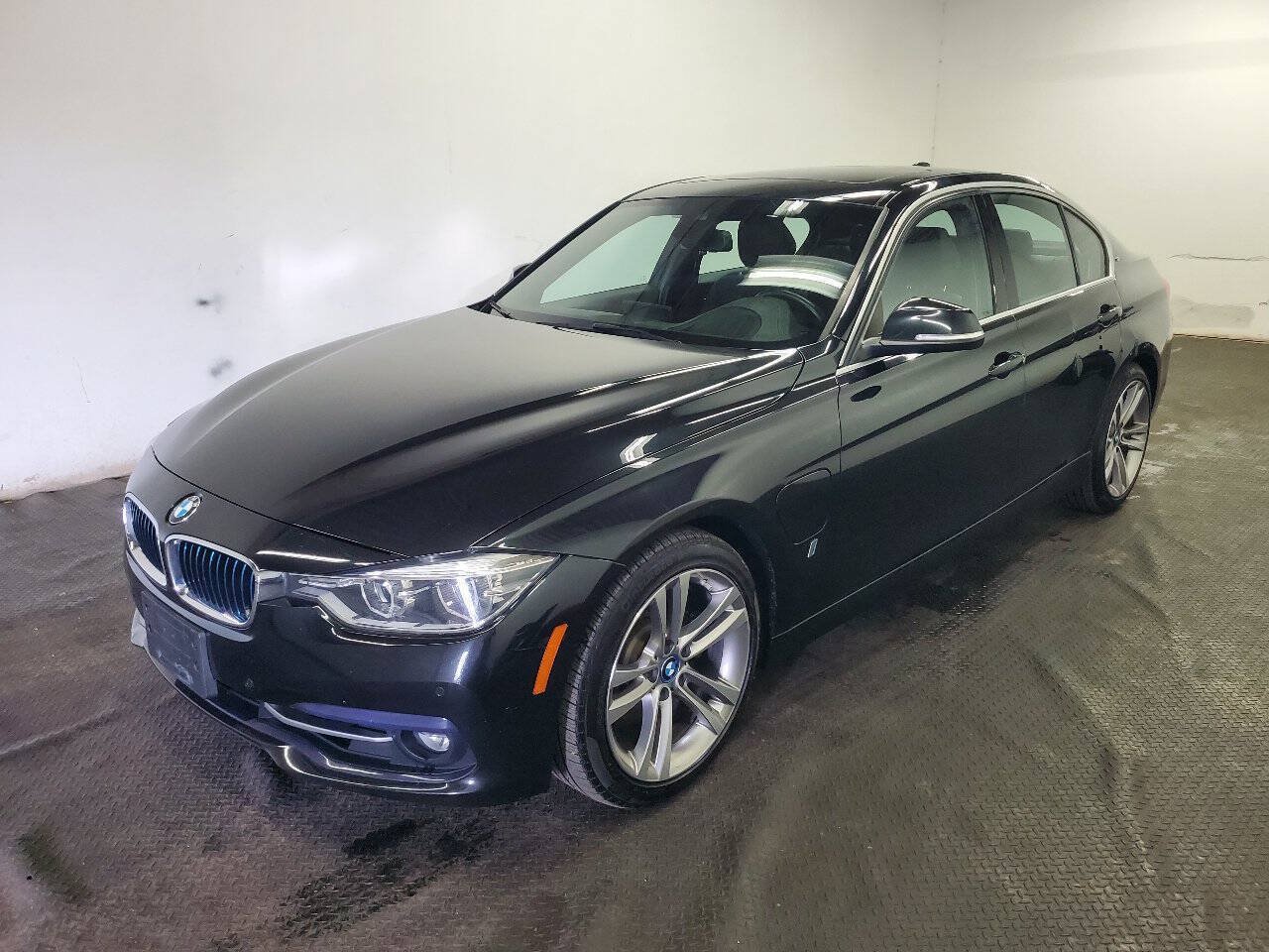 Used 2018 BMW 330e w/ Premium Package RWD image 1