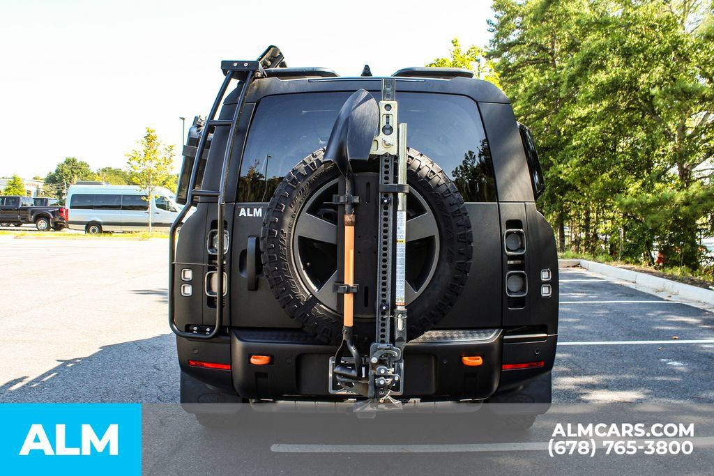 Used 2023 Land Rover Defender 130 SE AWD/4WD image 10