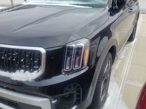Used 2023 Kia Telluride EX w/ EX Captain's Chair Package image 7