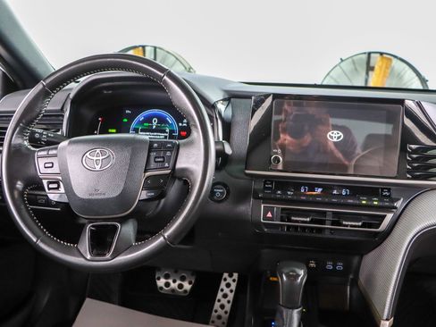Used 2025 Toyota Camry SE FWD image 17