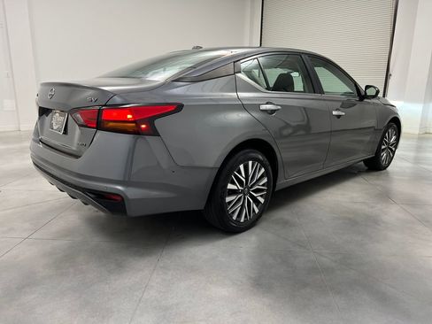 Used 2024 Nissan Altima 2.5 SV AWD/4WD image 7