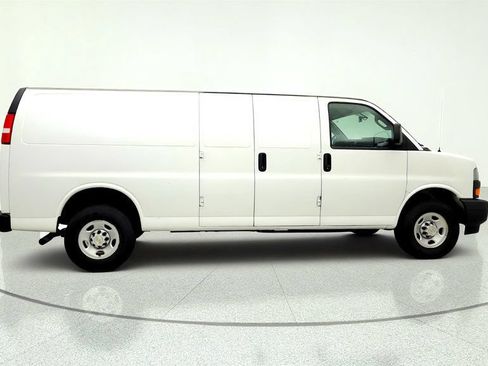 Used 2024 Chevrolet Express 3500 Extended RWD image 4