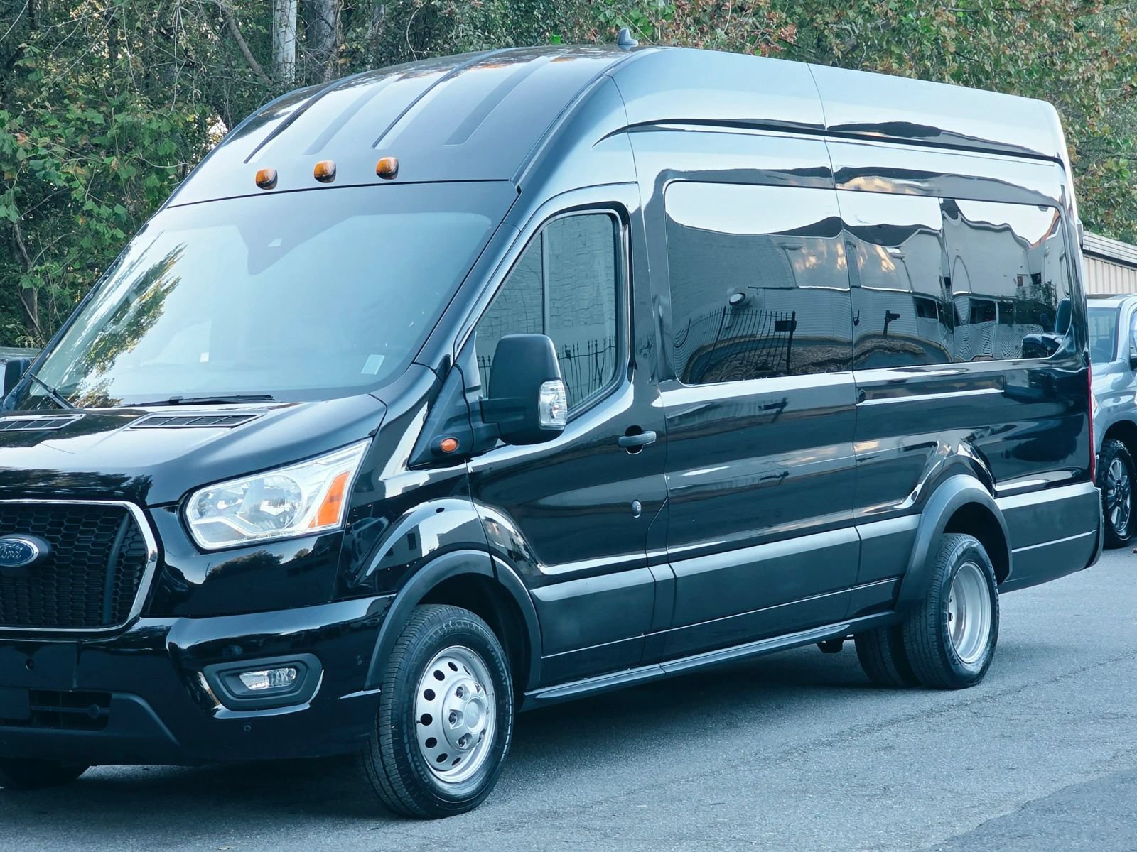 Used 2022 Ford Transit 350 XLT RWD image 3
