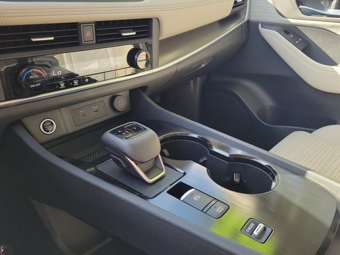 Certified 2023 Nissan Rogue SV FWD image 26