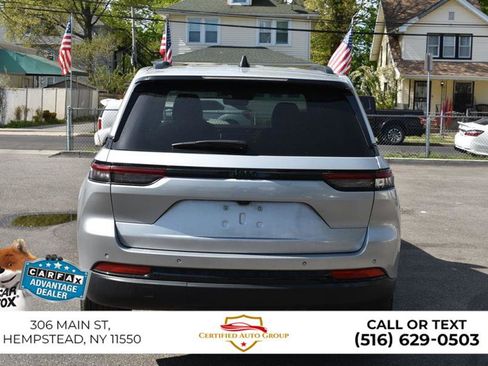 Used 2025 Jeep Grand Cherokee Altitude AWD/4WD image 7