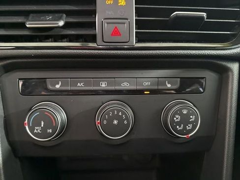 Used 2022 Volkswagen Taos SE image 26