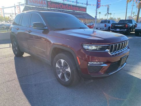 Used 2023 Jeep Grand Cherokee image 3