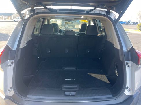Used 2023 Nissan Rogue SL w/ SL Premium Package image 13