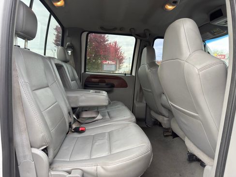 Used 2005 Ford F350 Lariat image 11