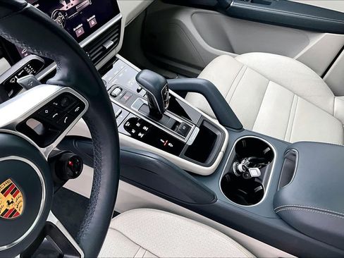 Used 2021 Porsche Cayenne Coupe image 15