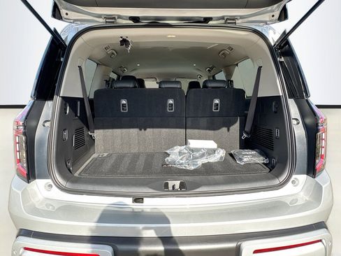 Used 2025 Nissan Armada SV image 23