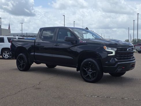 Used 2023 Chevrolet Silverado 1500 LT Trail Boss w/ Protection Package AWD/4WD image 3
