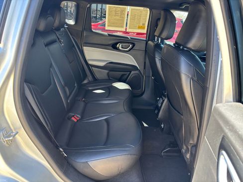 Used 2025 Jeep Compass Limited image 27