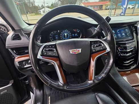 Used 2019 Cadillac Escalade Premium Luxury image 25