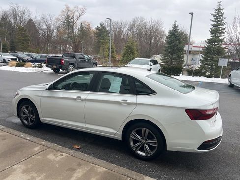 Used 2023 Volkswagen Jetta SE w/ Panoramic Sunroof Package image 42