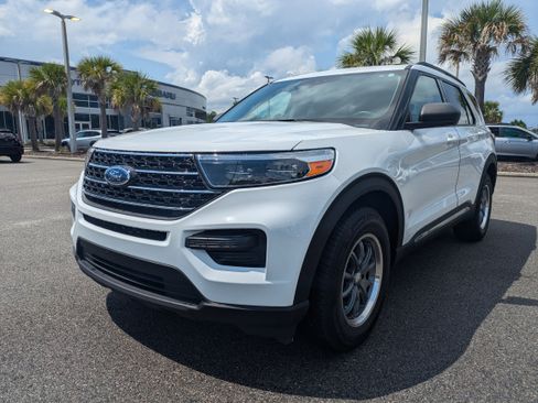 Used 2021 Ford Explorer XLT image 8