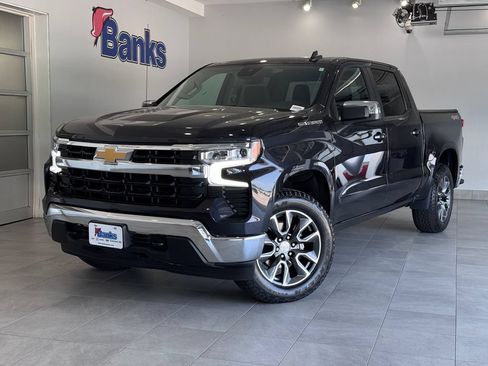 Used 2023 Chevrolet Silverado 1500 LT AWD/4WD image 2